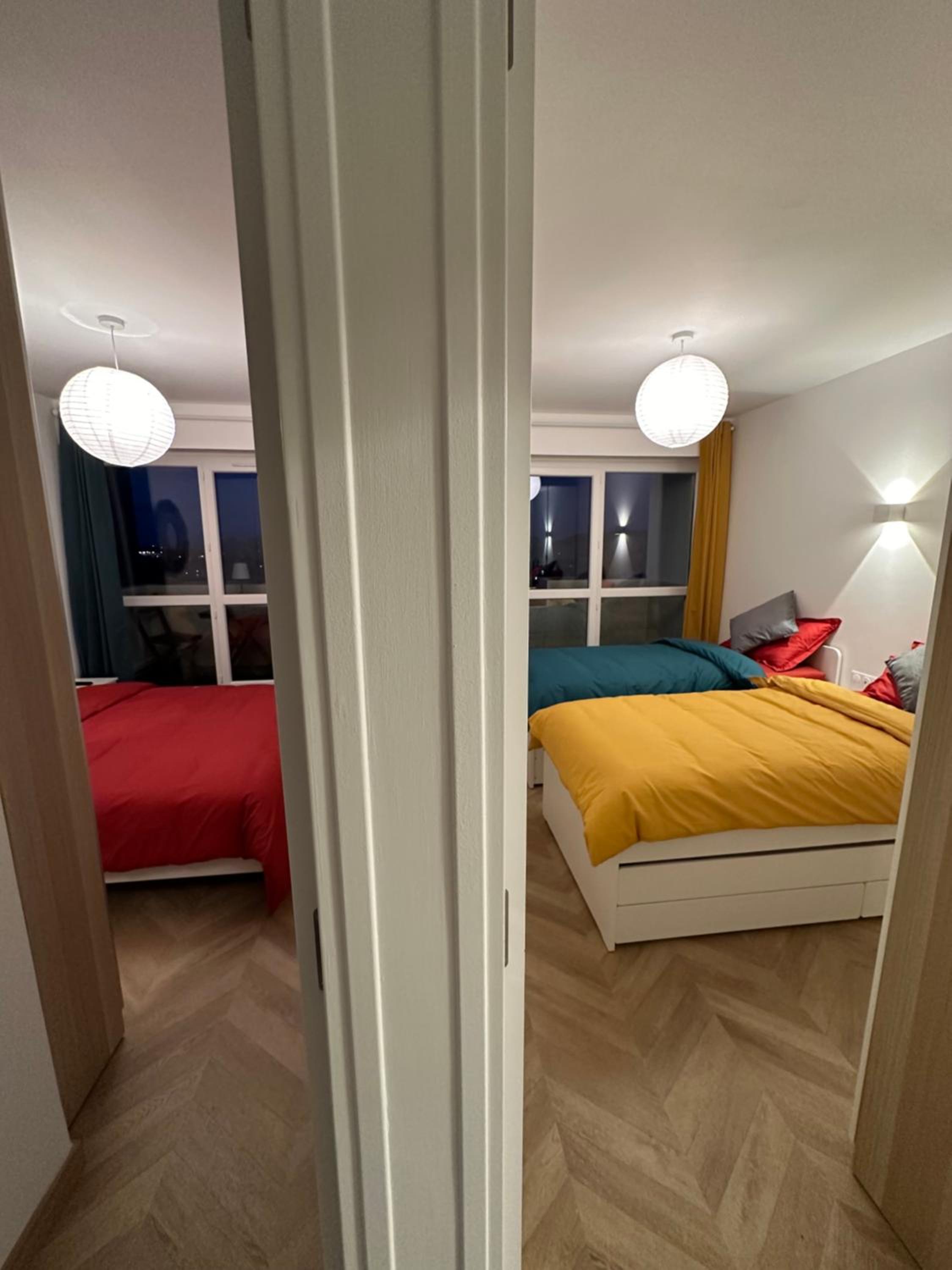 PARIS PANTIN Magnifique Appartement 4 pièces de 108m2 avec 2 PARKING intérieur - très cosy pour 1 à 12 personnes - Entièrement refait à neuf ENTIRE APARTME