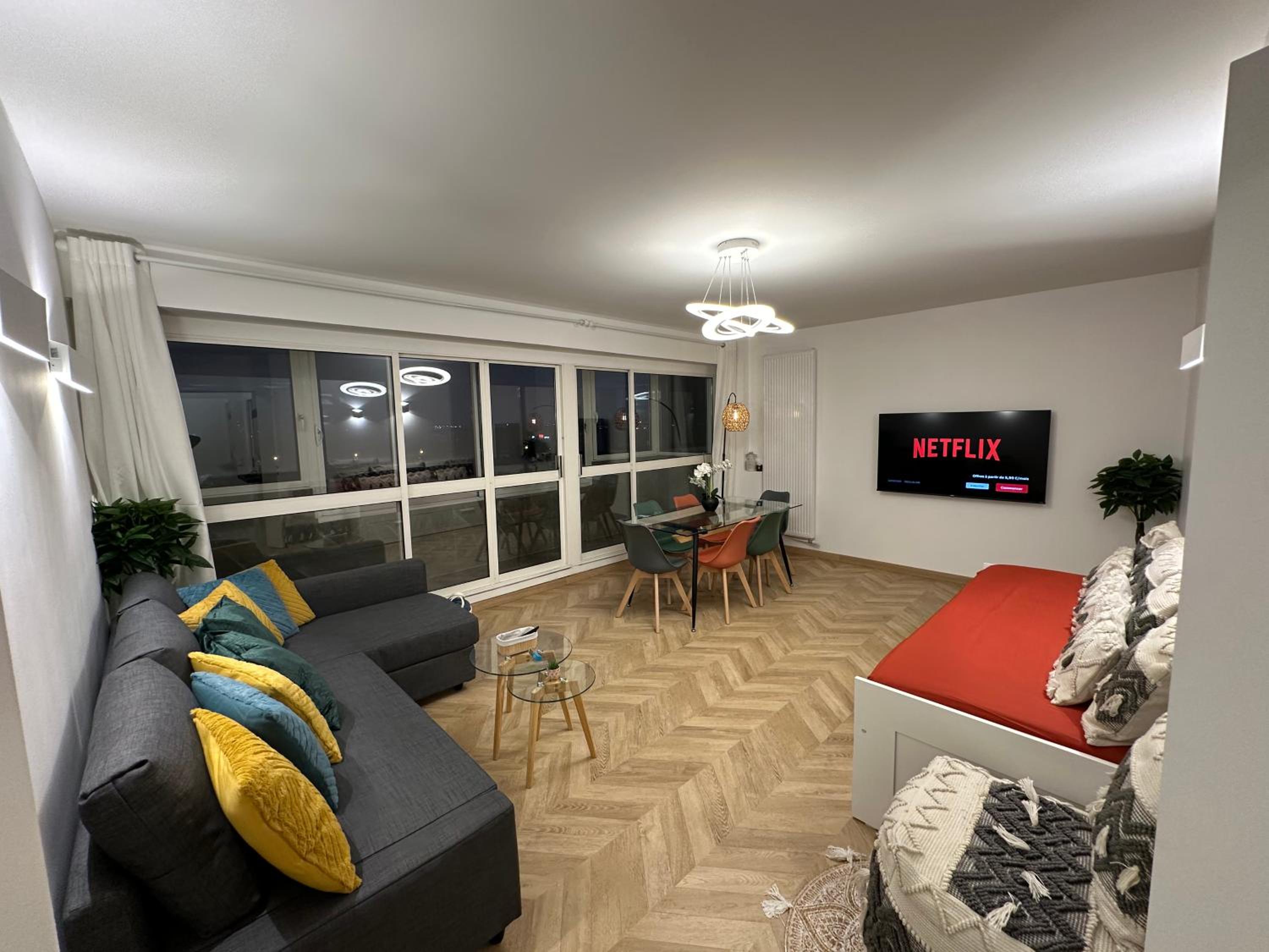 PARIS PANTIN Magnifique Appartement 4 pièces de 108m2 avec 2 PARKING intérieur - très cosy pour 1 à 12 personnes - Entièrement refait à neuf ENTIRE APARTME