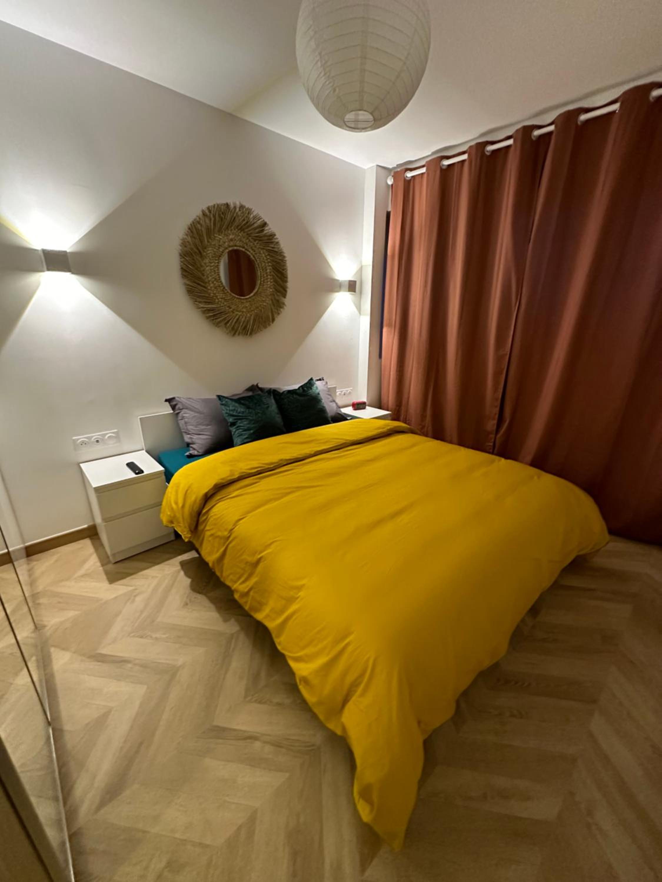 PARIS PANTIN Magnifique Appartement 4 pièces de 108m2 avec 2 PARKING intérieur - très cosy pour 1 à 12 personnes - Entièrement refait à neuf ENTIRE APARTME
