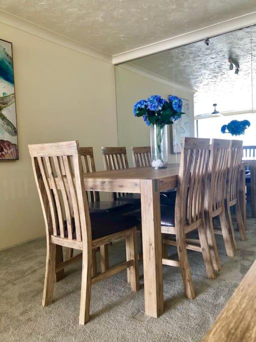 2BR Beachfront Family Friendly Surfers Apartment