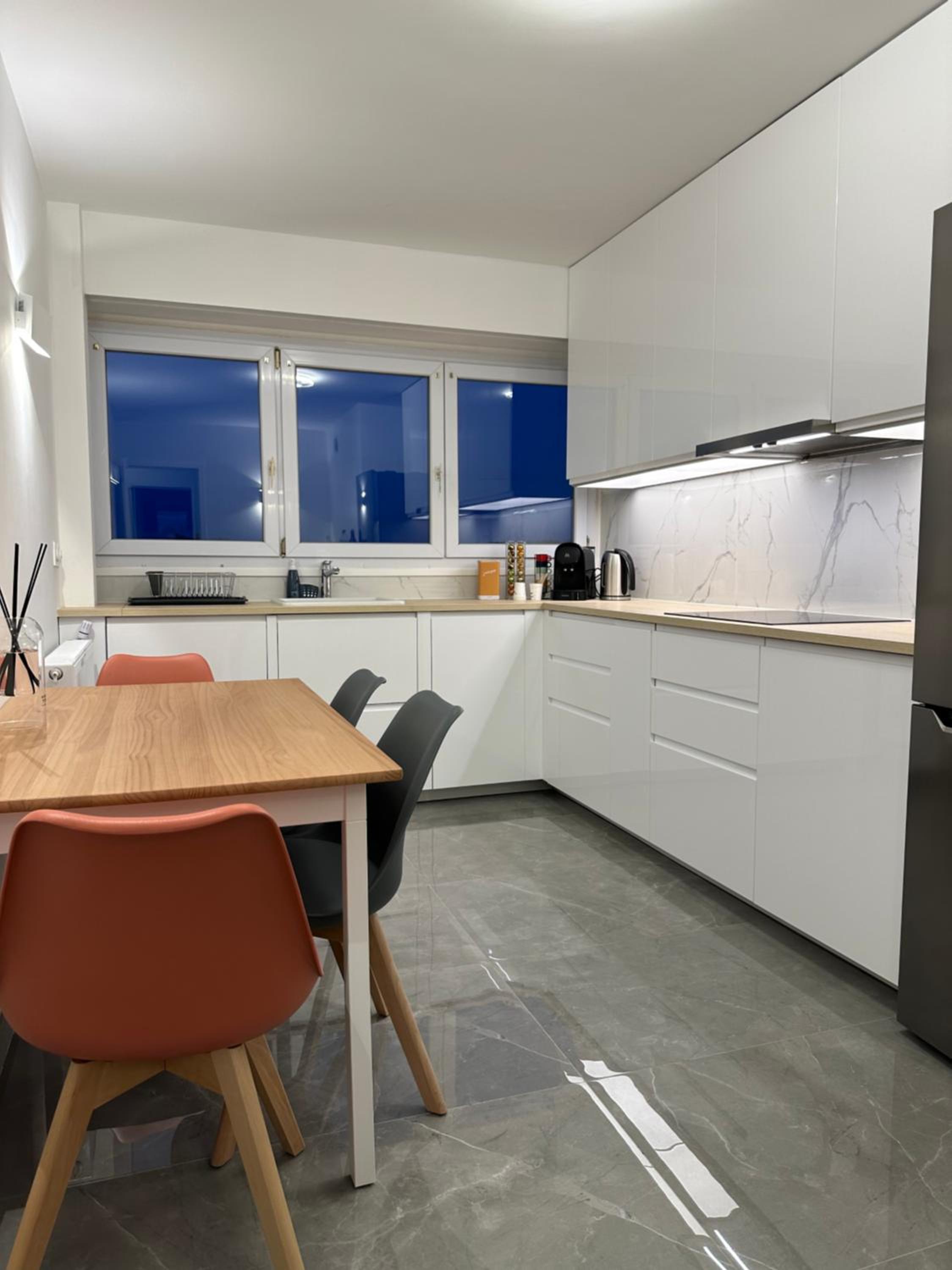 PARIS PANTIN Magnifique Appartement 4 pièces de 108m2 avec 2 PARKING intérieur - très cosy pour 1 à 12 personnes - Entièrement refait à neuf ENTIRE APARTME