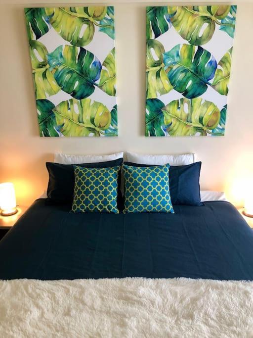 2BR Beachfront Family Friendly Surfers Apartment