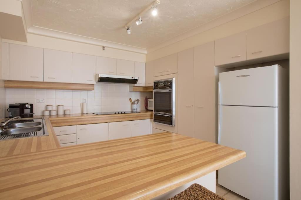 2BR Beachfront Family Friendly Surfers Apartment