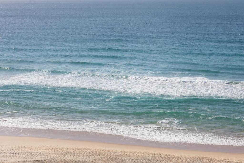 2BR Beachfront Family Friendly Surfers Apartment