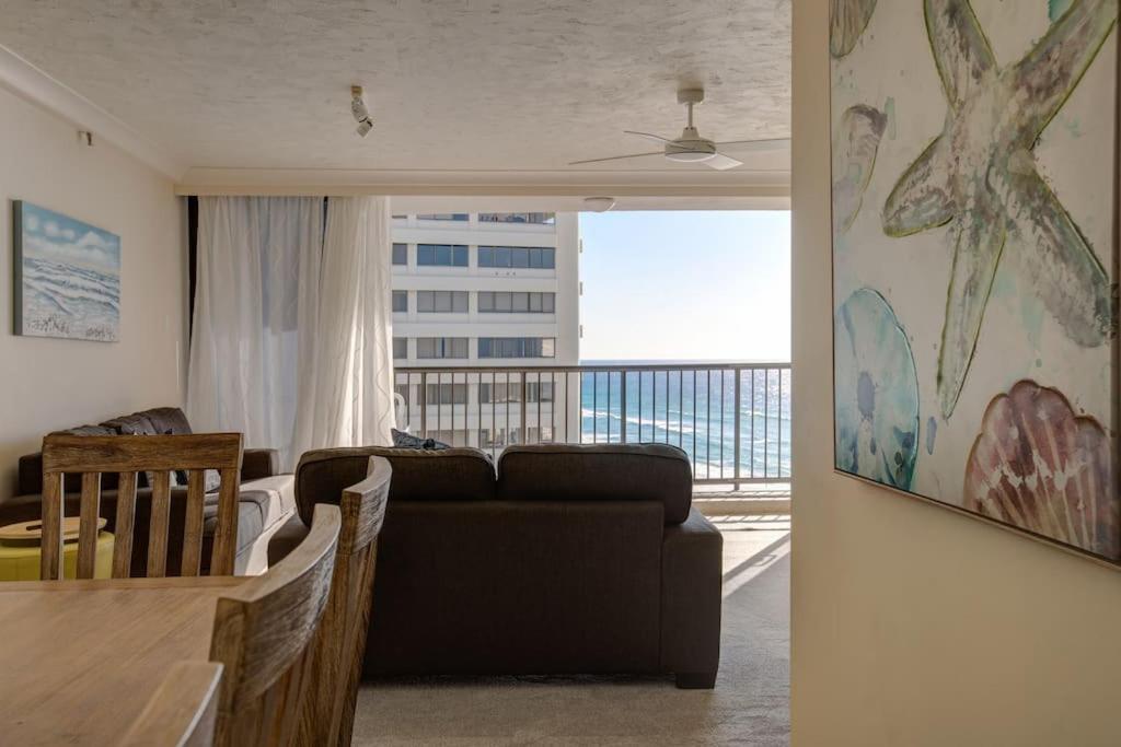2BR Beachfront Family Friendly Surfers Apartment