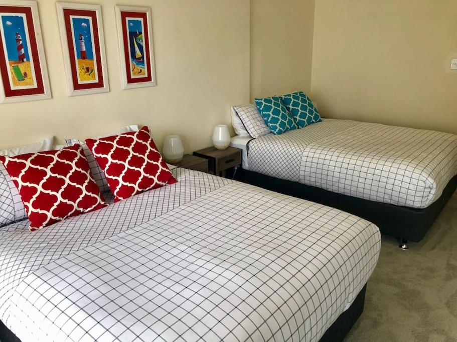 2BR Beachfront Family Friendly Surfers Apartment