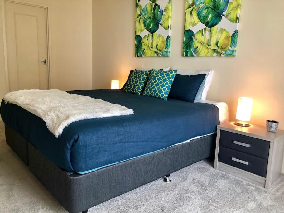 2BR Beachfront Family Friendly Surfers Apartment
