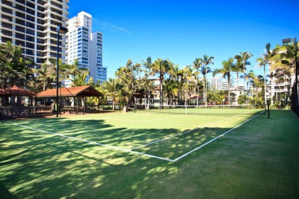 2BR Beachfront Family Friendly Surfers Apartment