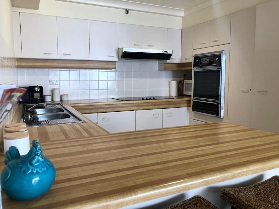 2BR Beachfront Family Friendly Surfers Apartment