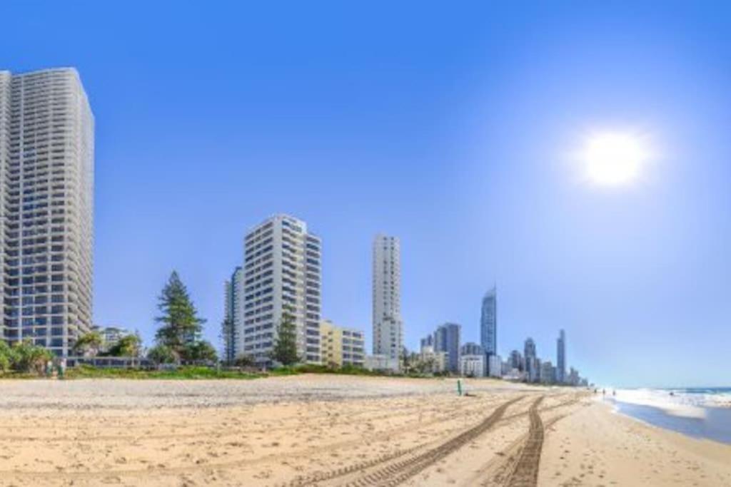 2BR Beachfront Family Friendly Surfers Apartment
