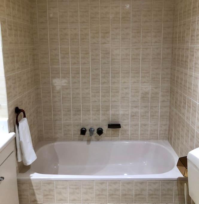 2BR Beachfront Family Friendly Surfers Apartment