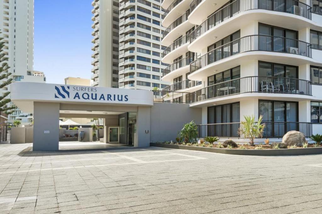 2BR Beachfront Family Friendly Surfers Apartment