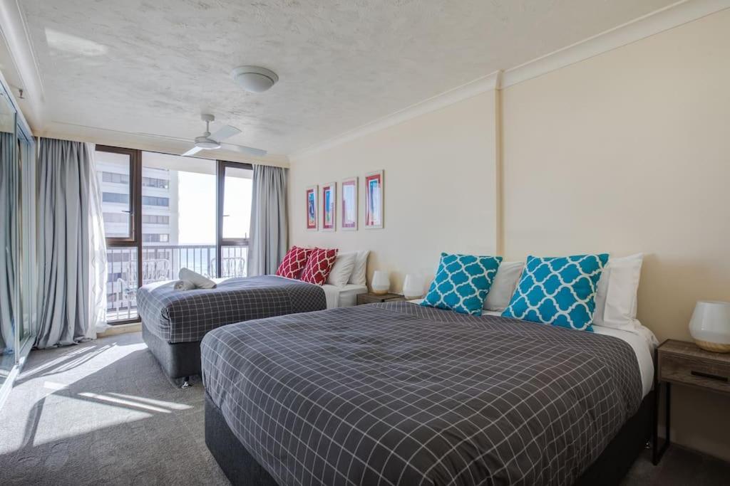 2BR Beachfront Family Friendly Surfers Apartment