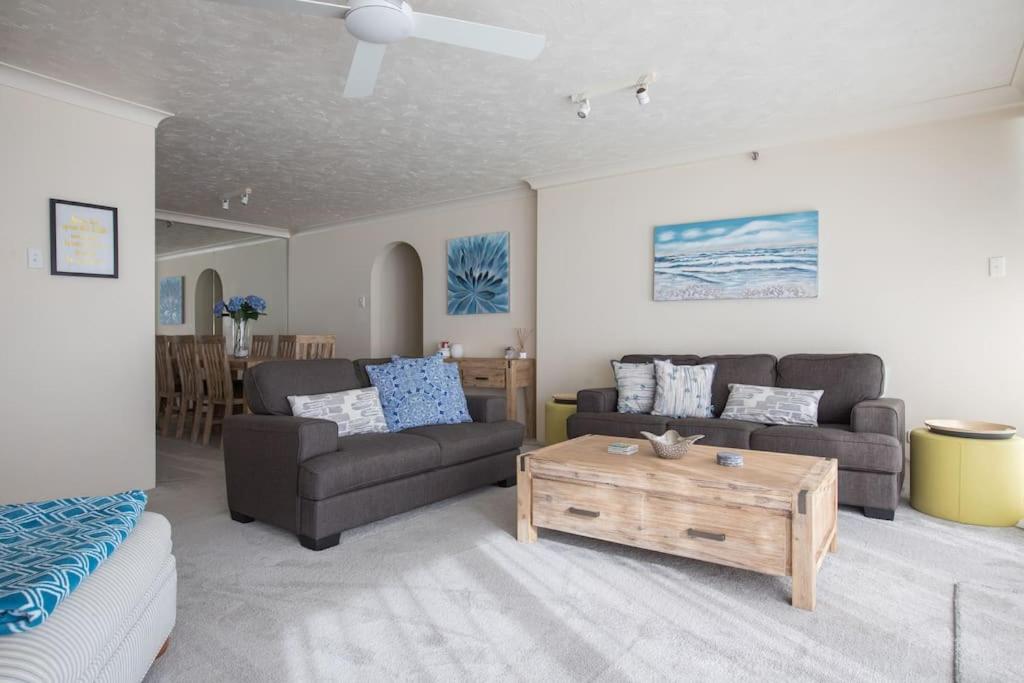 2BR Beachfront Family Friendly Surfers Apartment