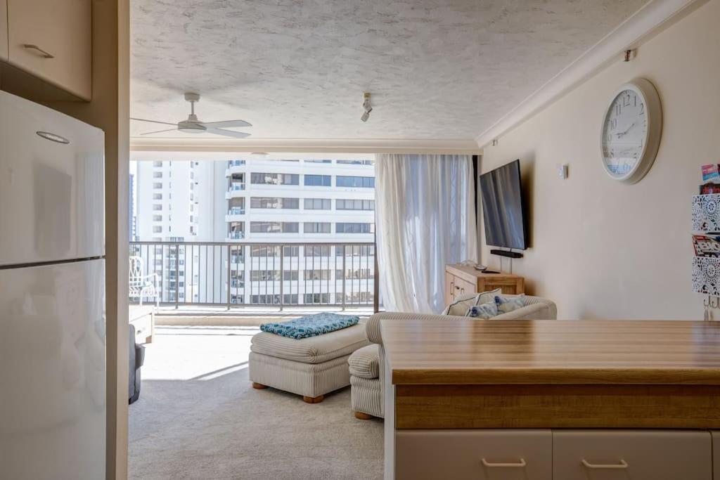 2BR Beachfront Family Friendly Surfers Apartment