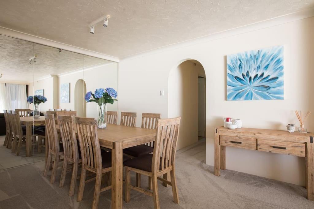 2BR Beachfront Family Friendly Surfers Apartment