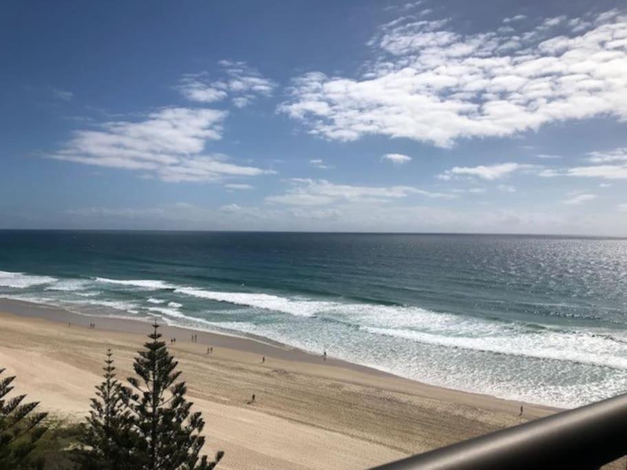 2BR Beachfront Family Friendly Surfers Apartment