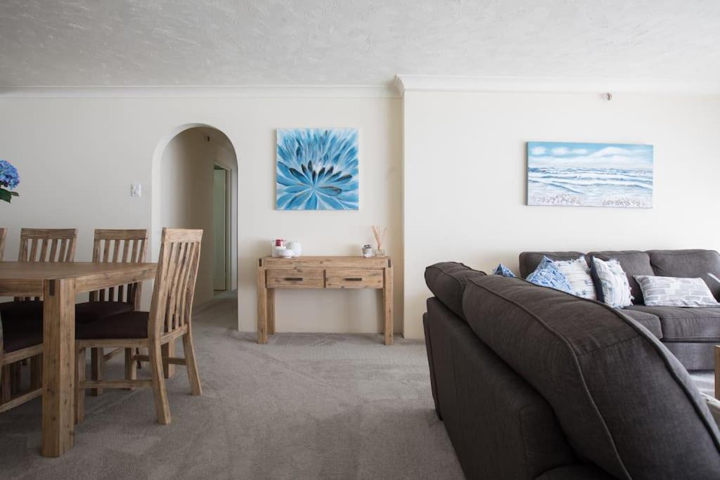 2BR Beachfront Family Friendly Surfers Apartment