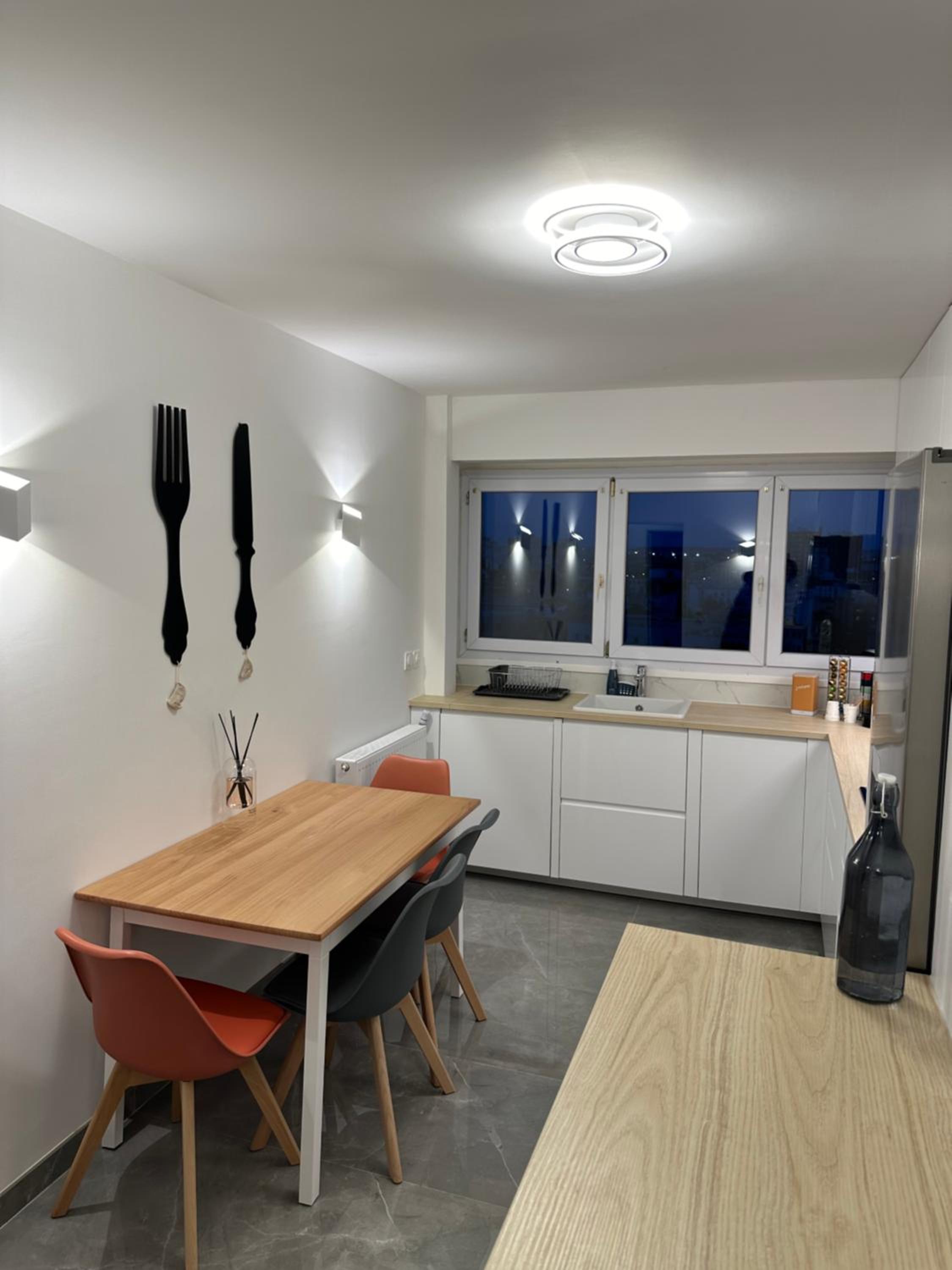 PARIS PANTIN Magnifique Appartement 4 pièces de 108m2 avec 2 PARKING intérieur - très cosy pour 1 à 12 personnes - Entièrement refait à neuf ENTIRE APARTME