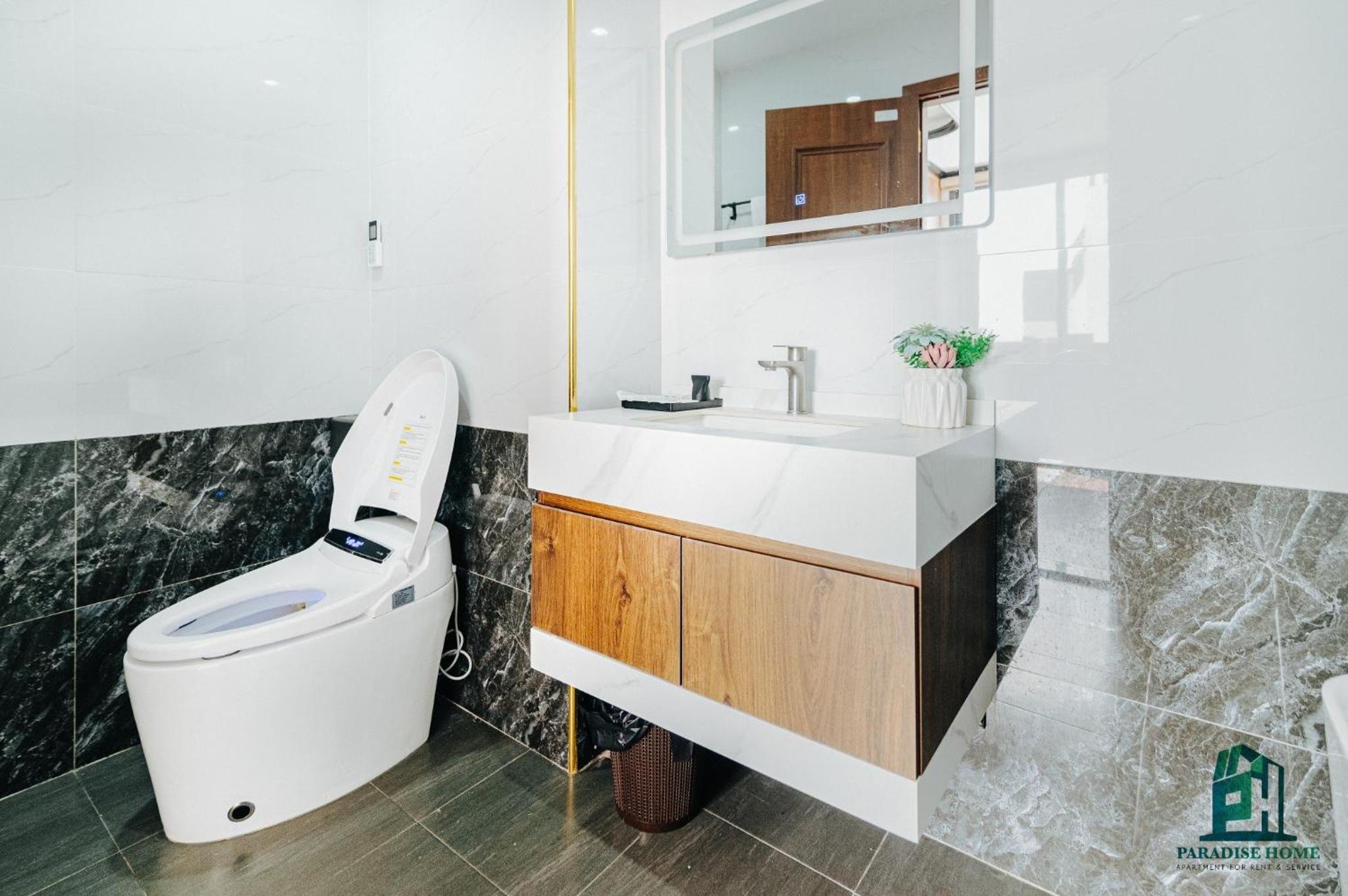 Luxe Paradise Suites Dang Thai Mai