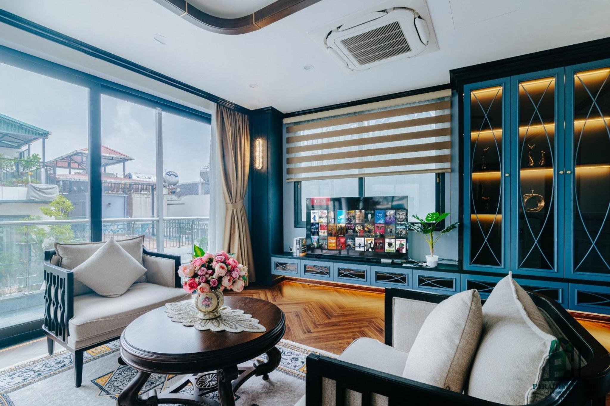 Luxe Paradise Suites Dang Thai Mai