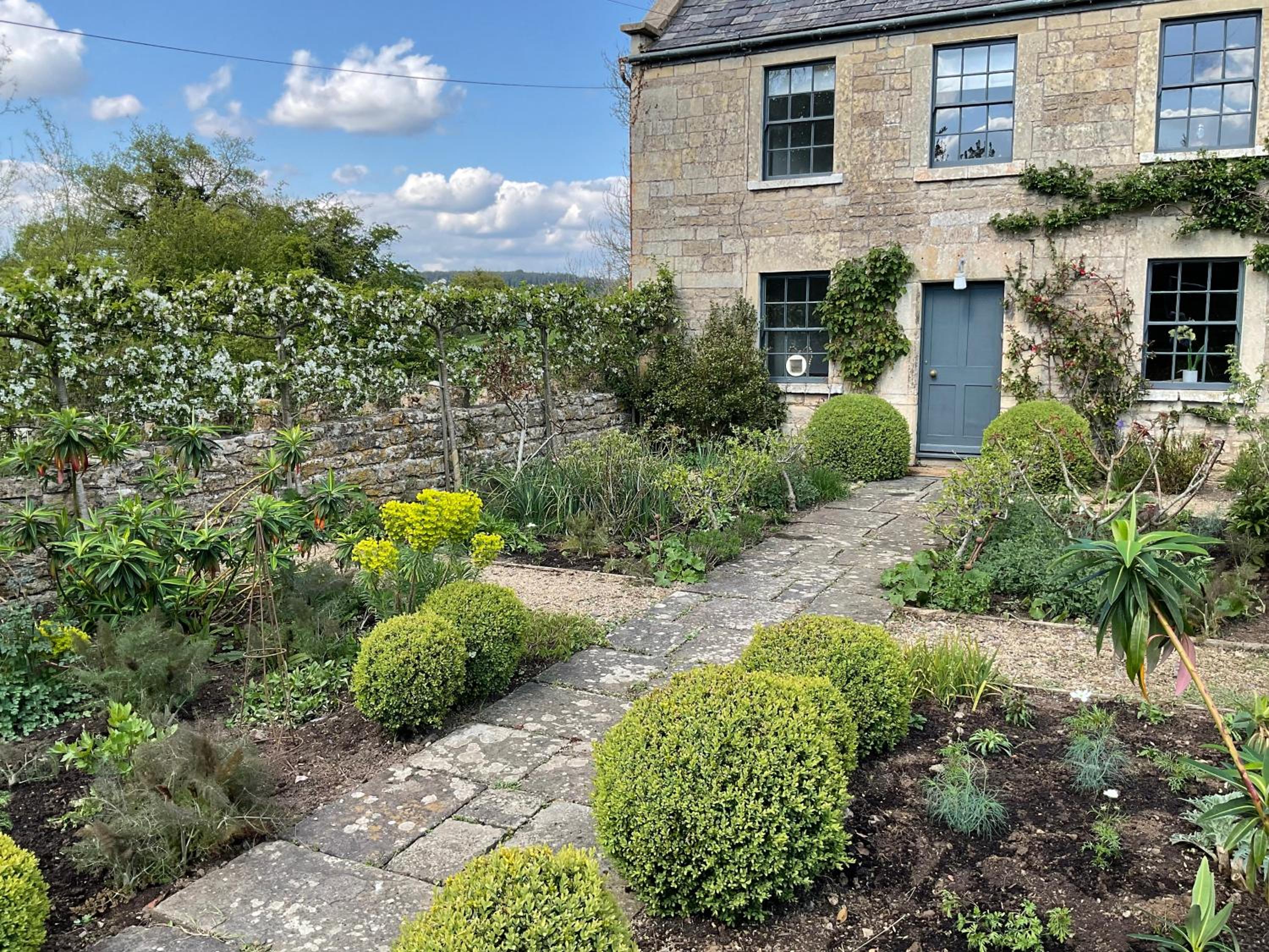 6-Bed Sleeps 16 Pets Allowed Hot Tub view 4