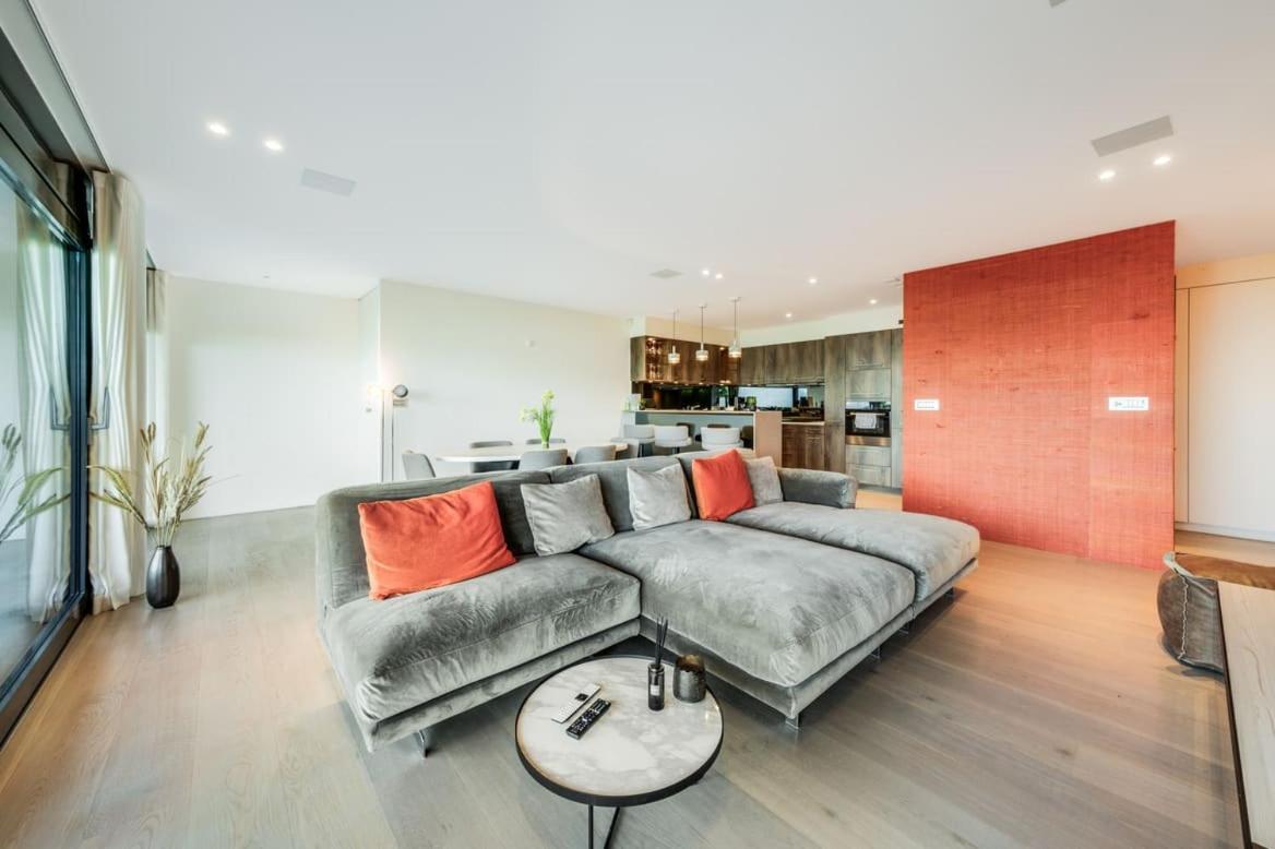 Charming and Spacious Residence in the Heart of Brent by GuestLee