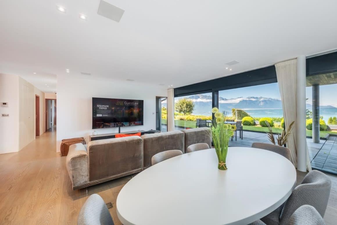 Charming and Spacious Residence in the Heart of Brent by GuestLee