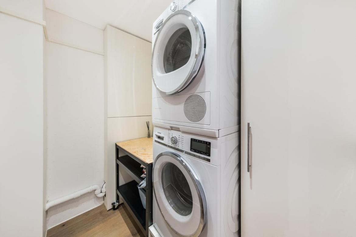 Charming and Spacious Residence in the Heart of Brent by GuestLee