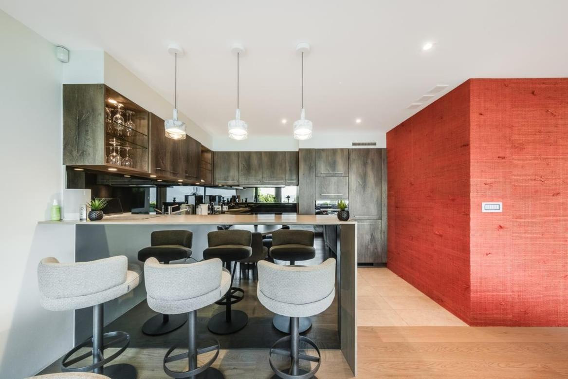 Charming and Spacious Residence in the Heart of Brent by GuestLee