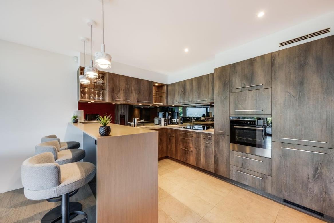 Charming and Spacious Residence in the Heart of Brent by GuestLee