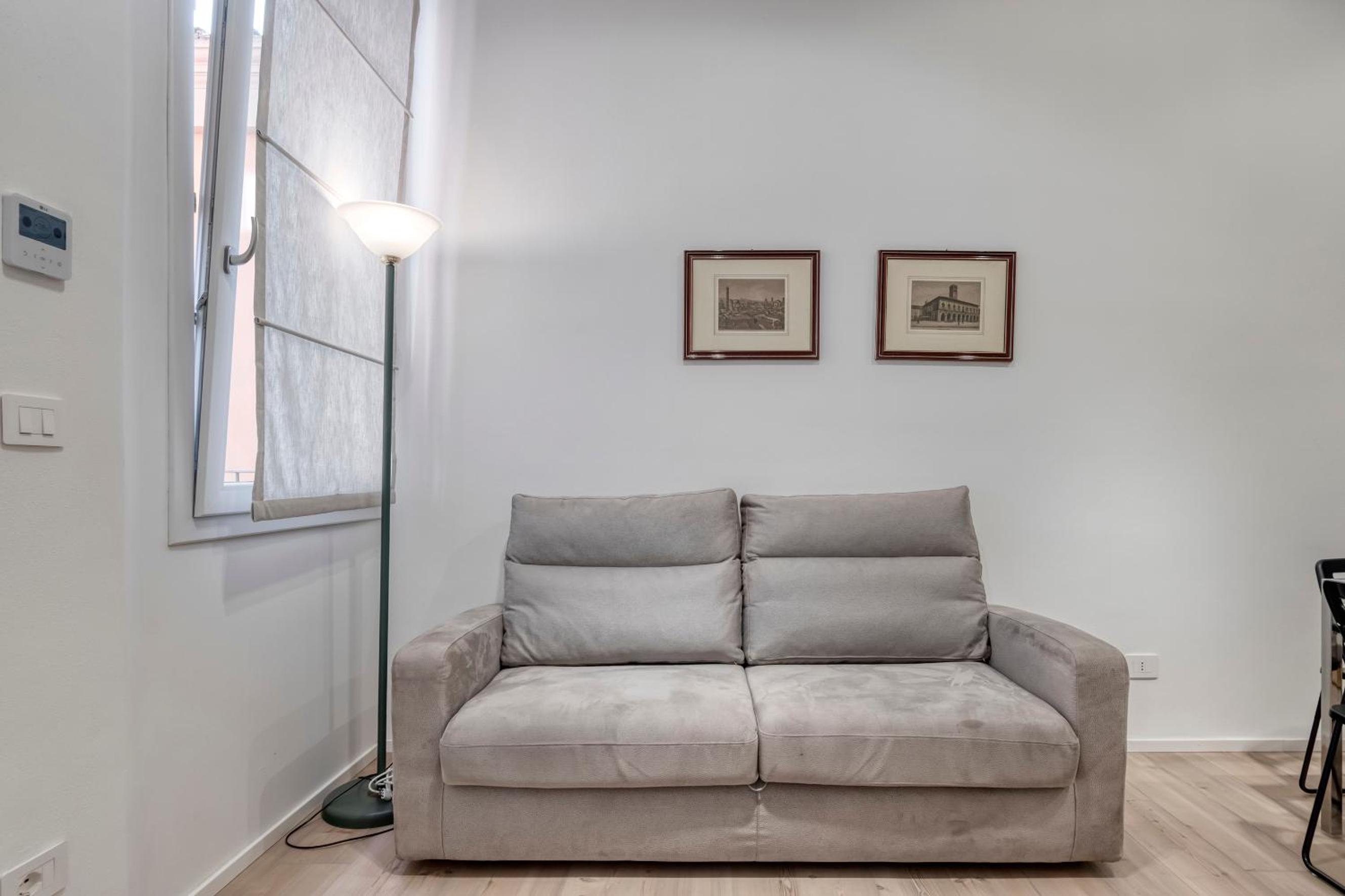 Carbonara Palace 2 - Luxury Comfort under Medieval Towers view 4