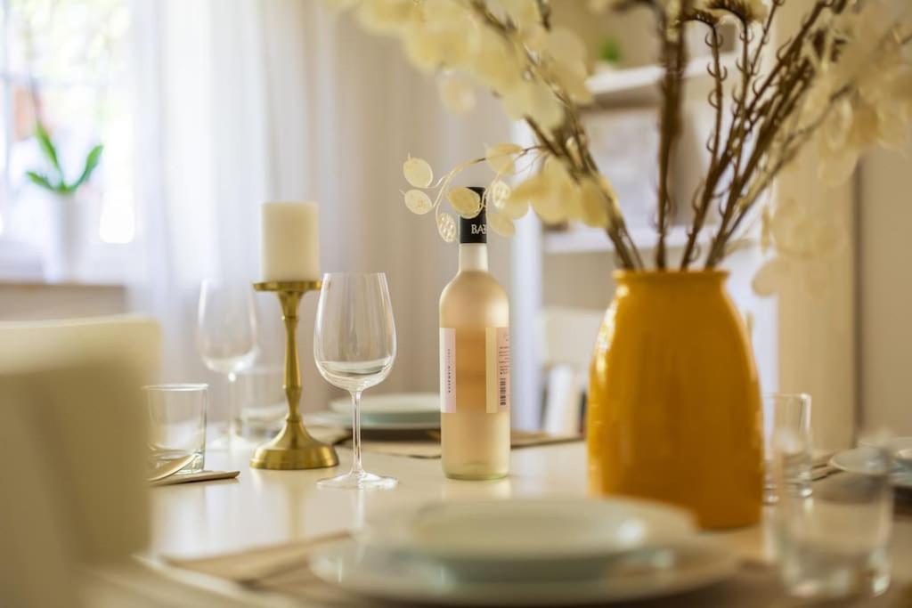 Ferienhaus Goldene Zeit I Terasse I Parkplatz I 3 SZ I 2 Bäder I 2 min zum See