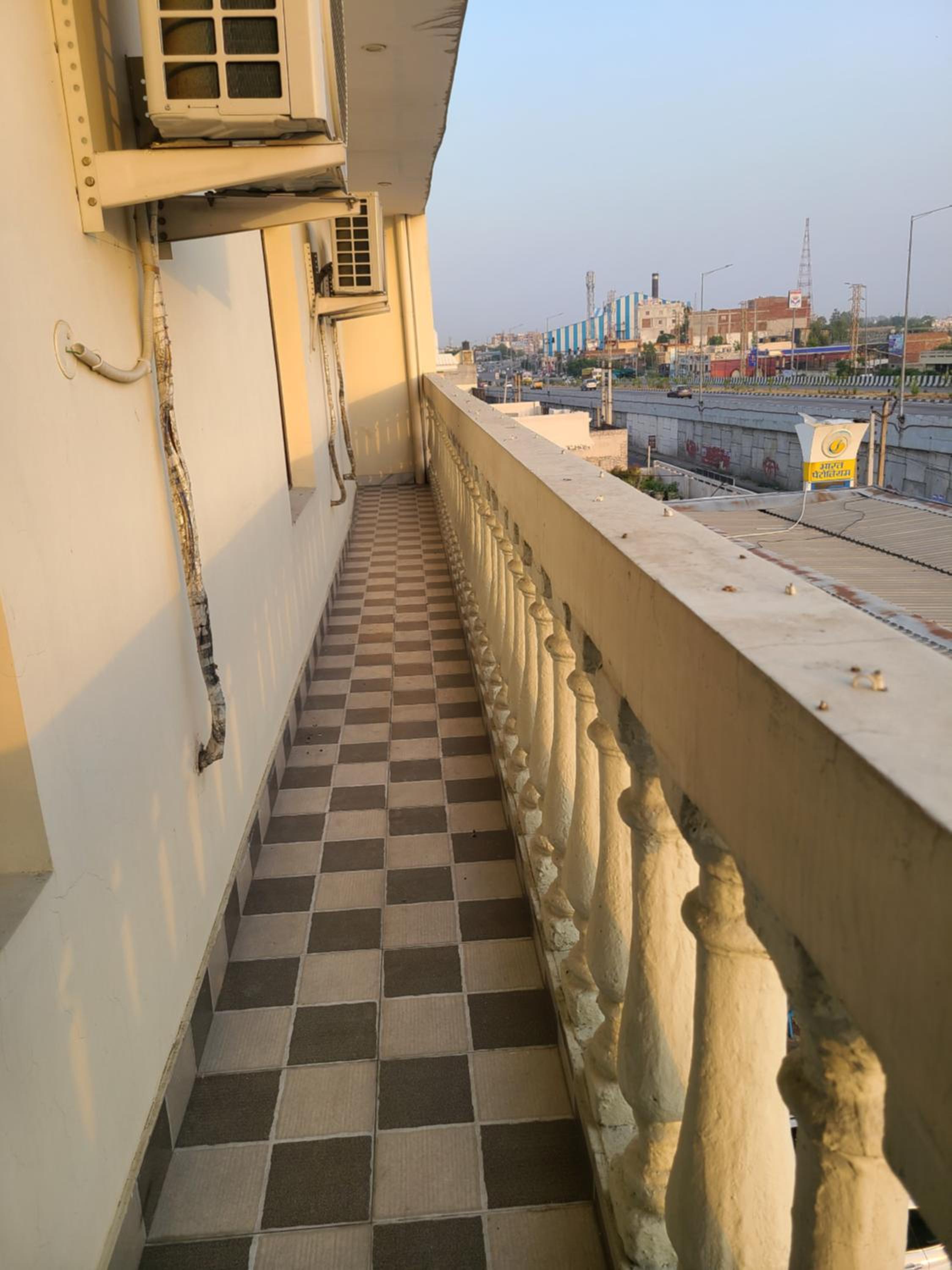 Pinnacle Hotel