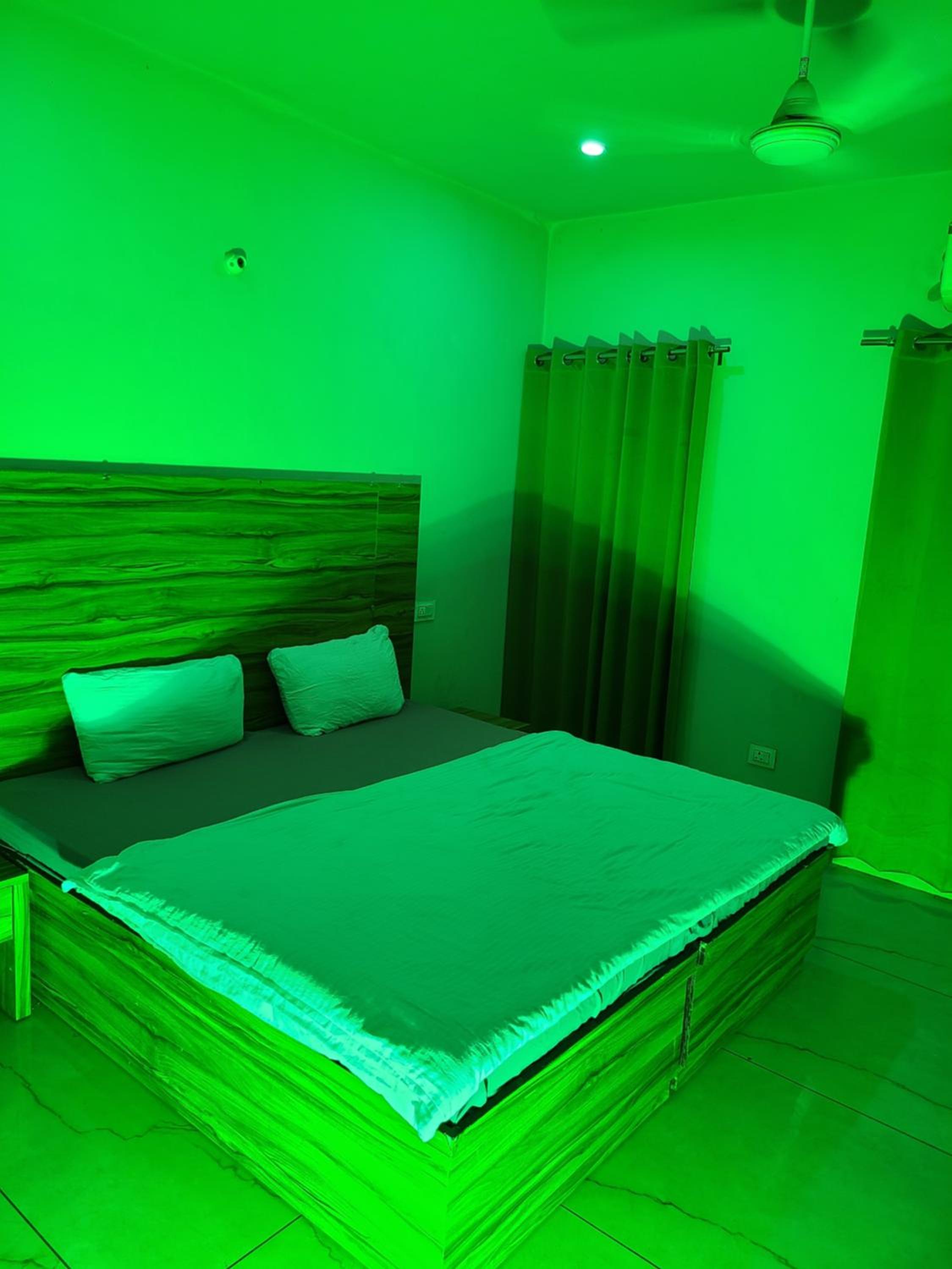 Pinnacle Hotel