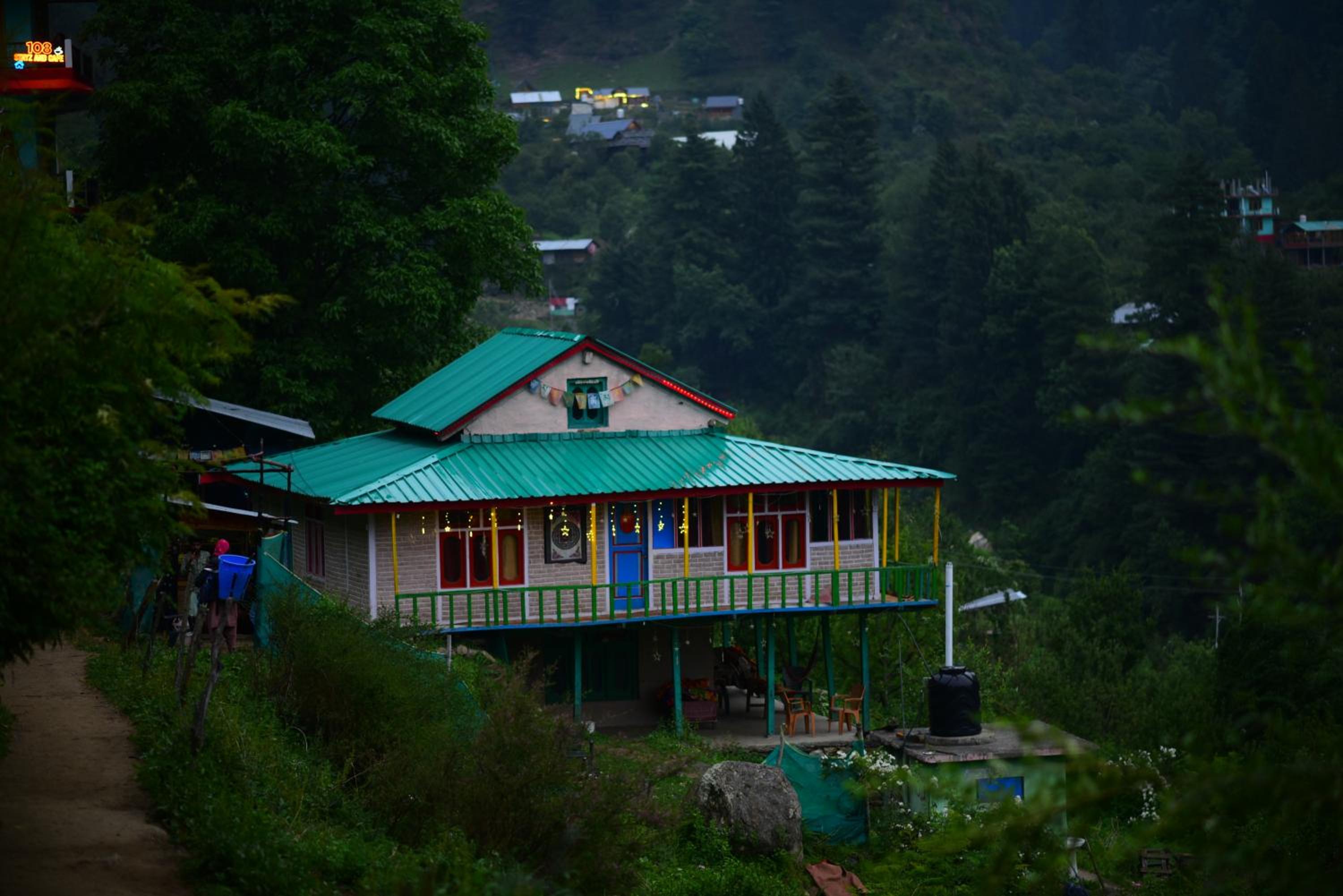 Jungle Valley FAMILY COTTAGE view 4
