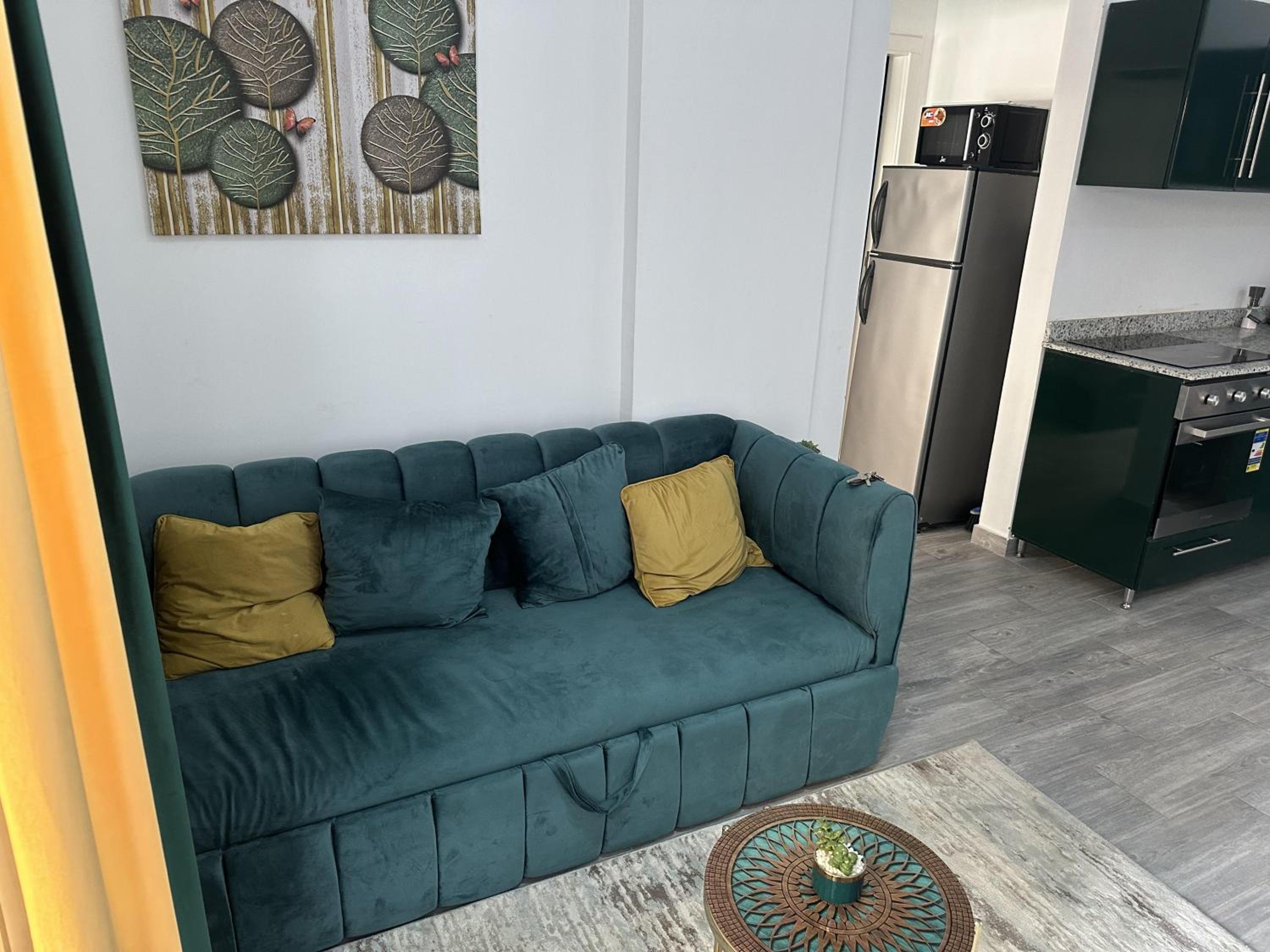 1 Bed Apartment Sleeps 2 - Communal Pool - Parking