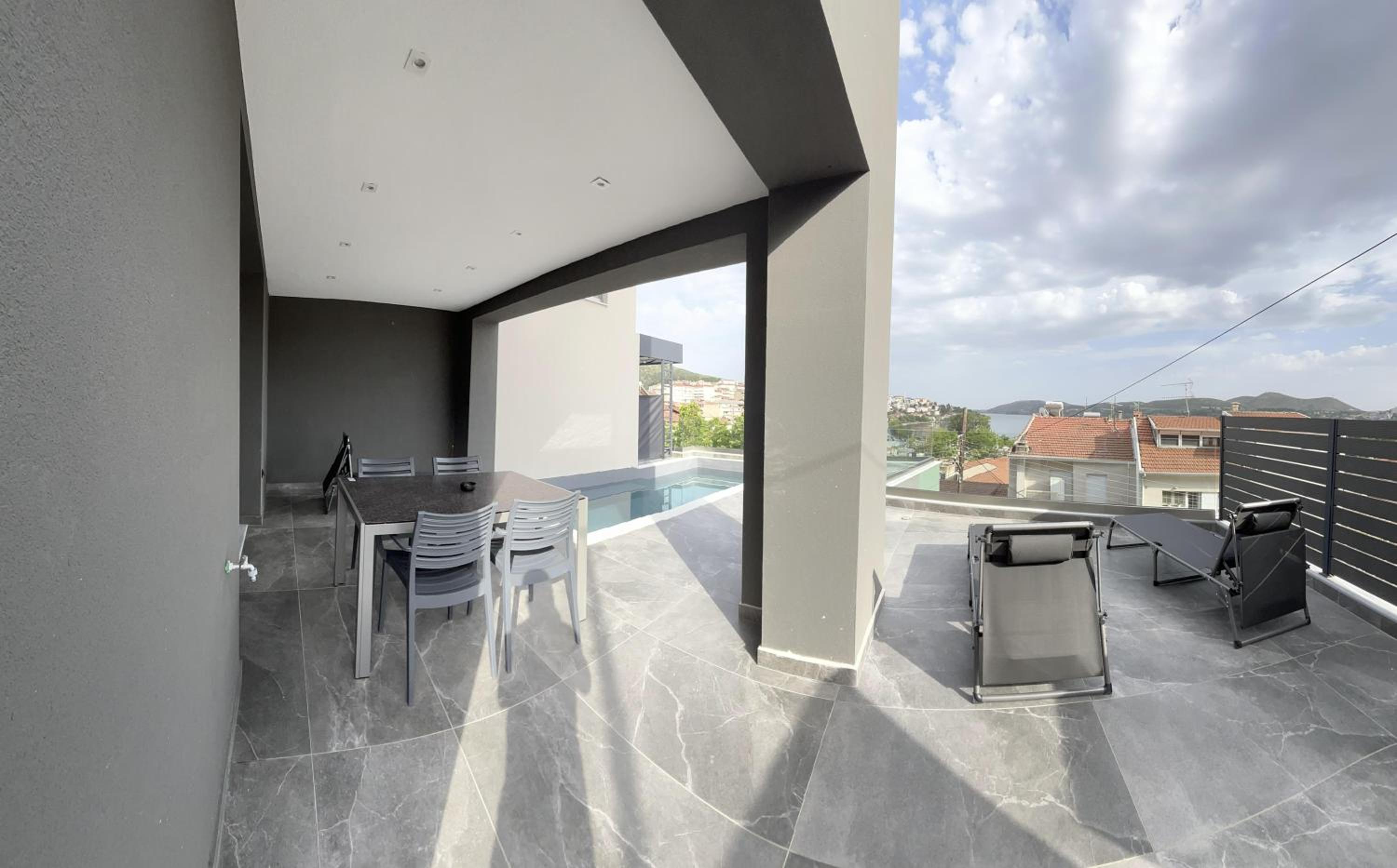 Hotel Eleva Deluxe - Image 1