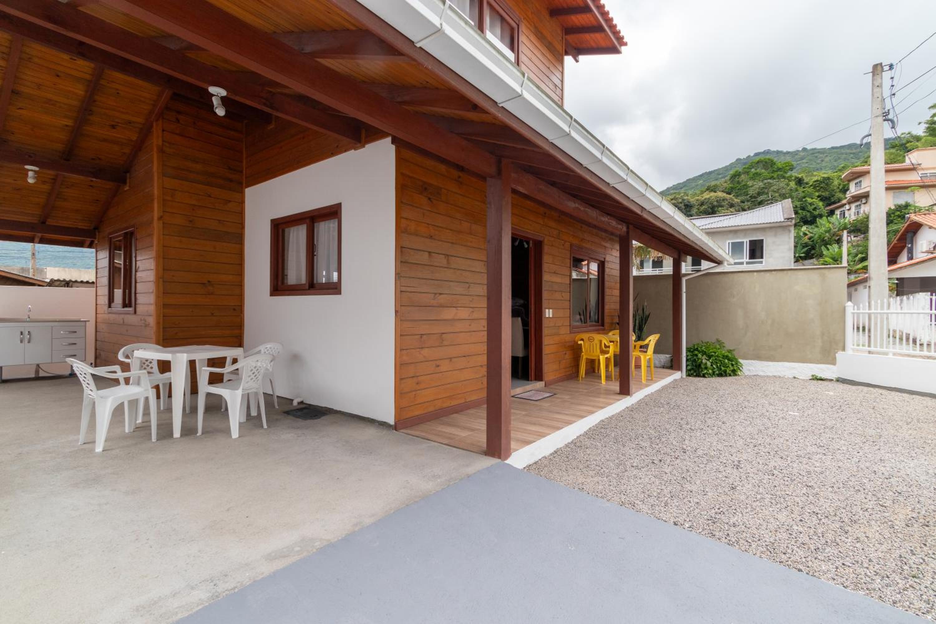 150m da Praia e a 300m do Villa Casarão WZ8850