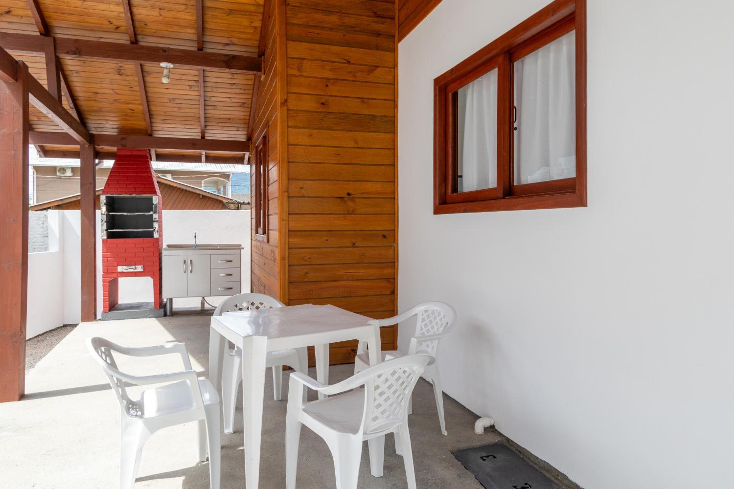 150m da Praia e a 300m do Villa Casarão WZ8850