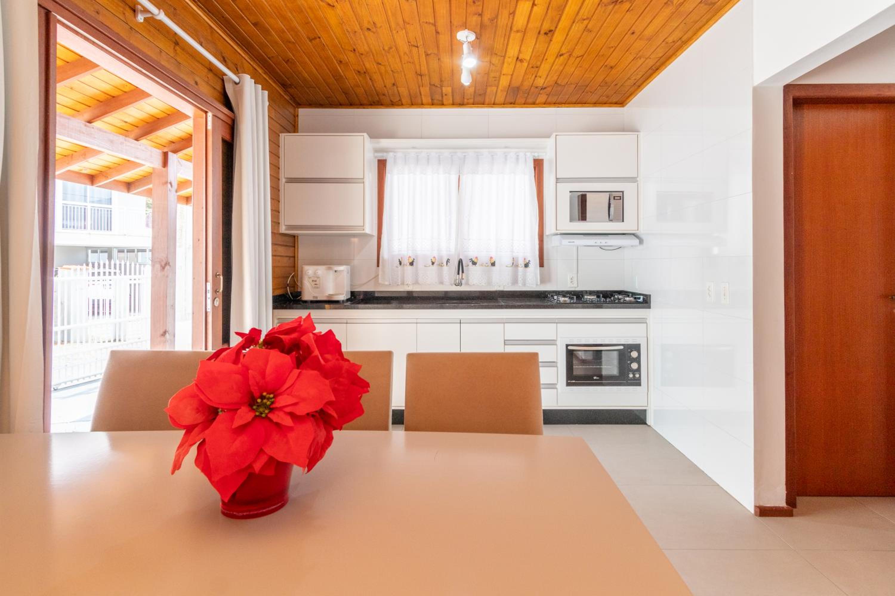 150m da Praia e a 300m do Villa Casarão WZ8850