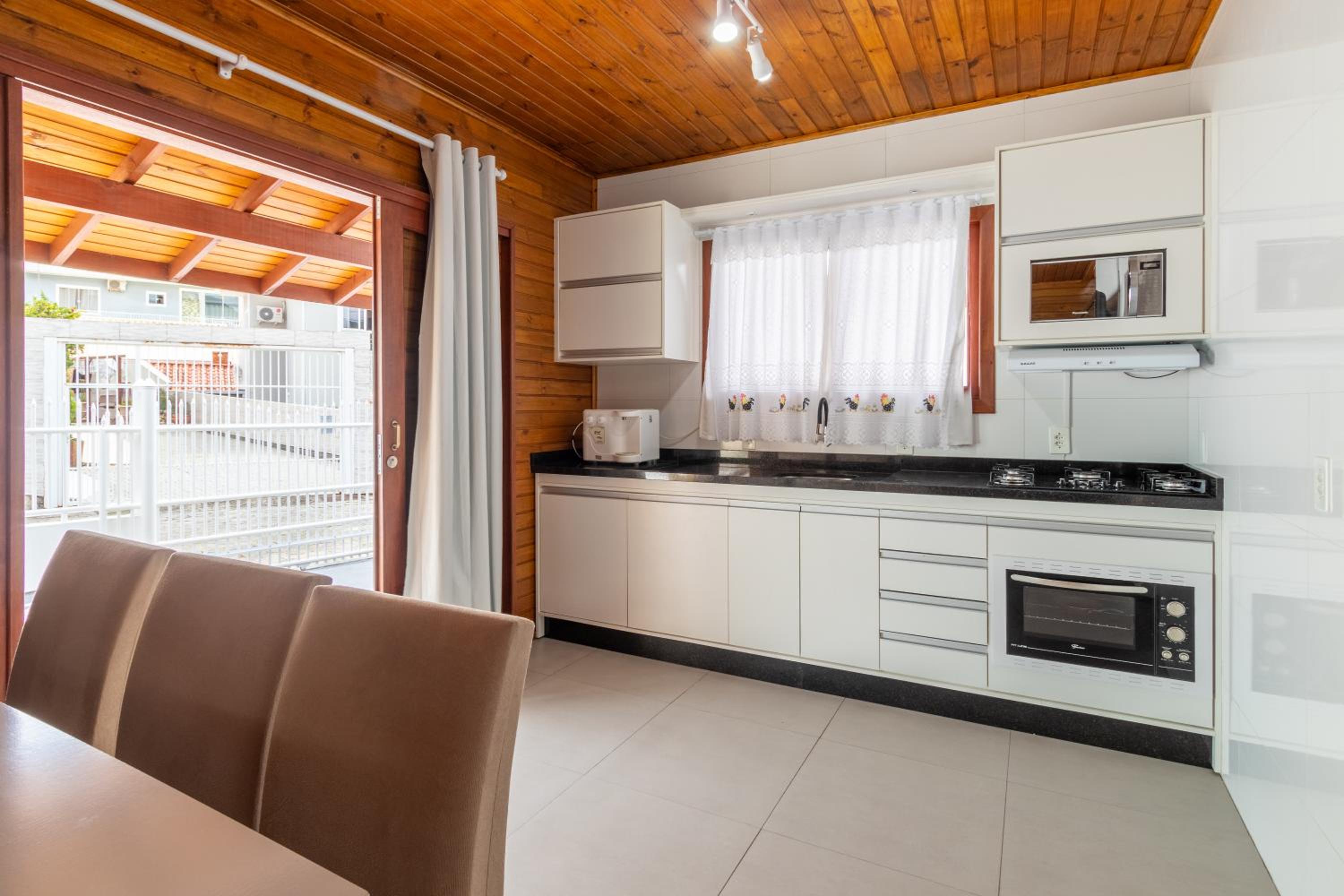 150m da Praia e a 300m do Villa Casarão WZ8850