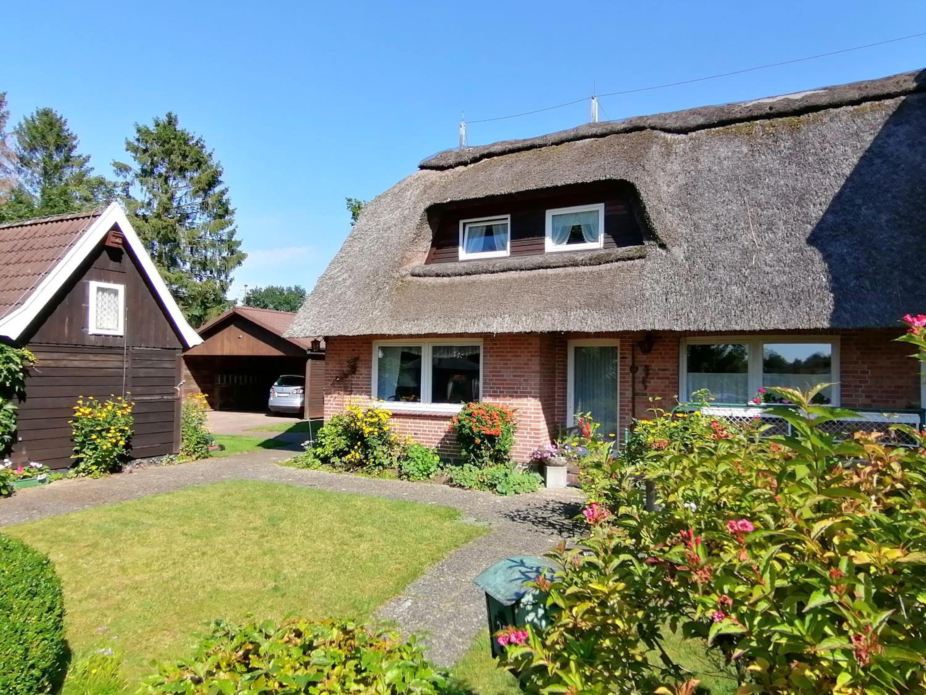 Reetgedecktes Ferienhaus am Strandweg in Lütjensee