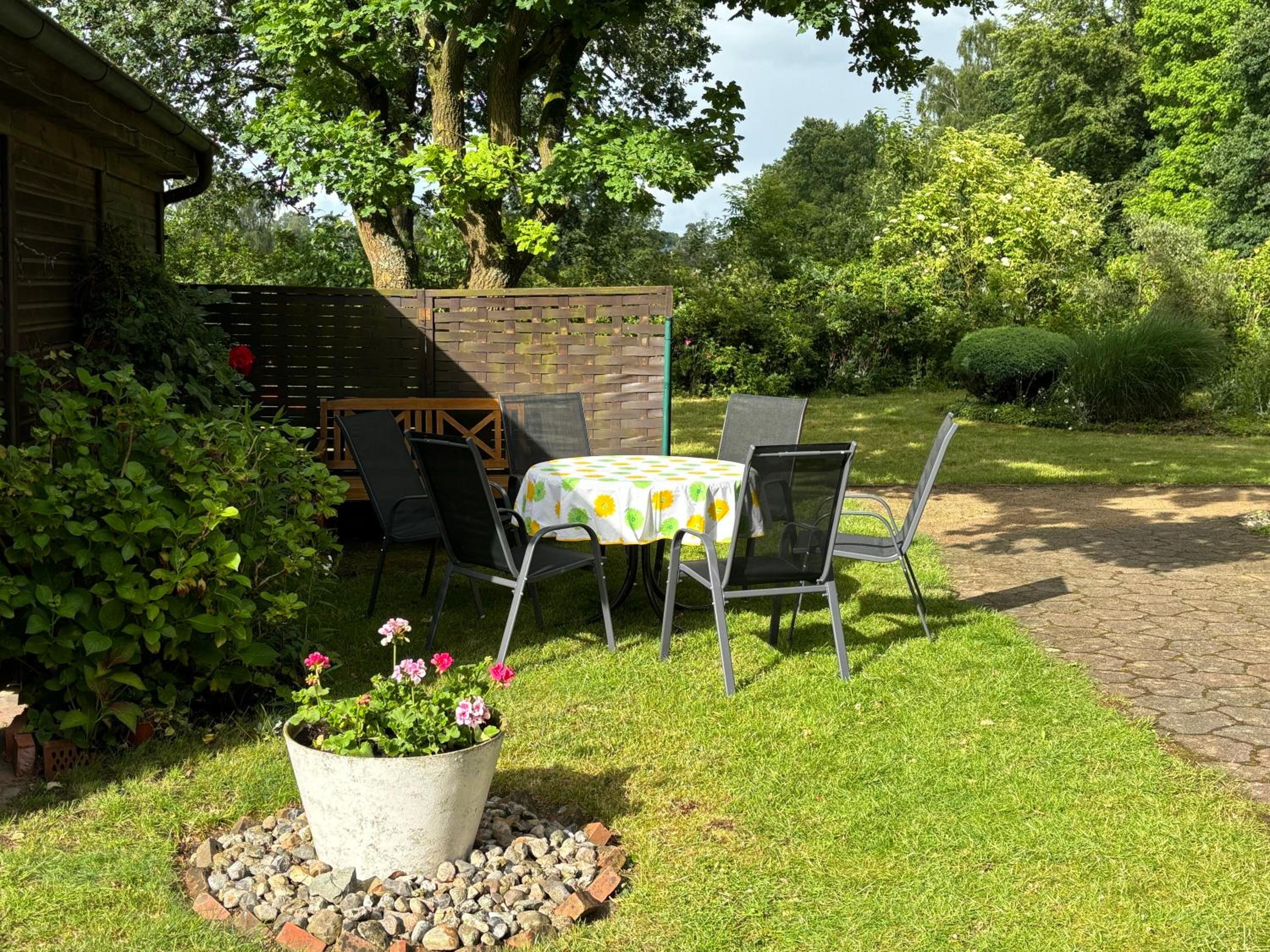 Reetgedecktes Ferienhaus am Strandweg in Lütjensee