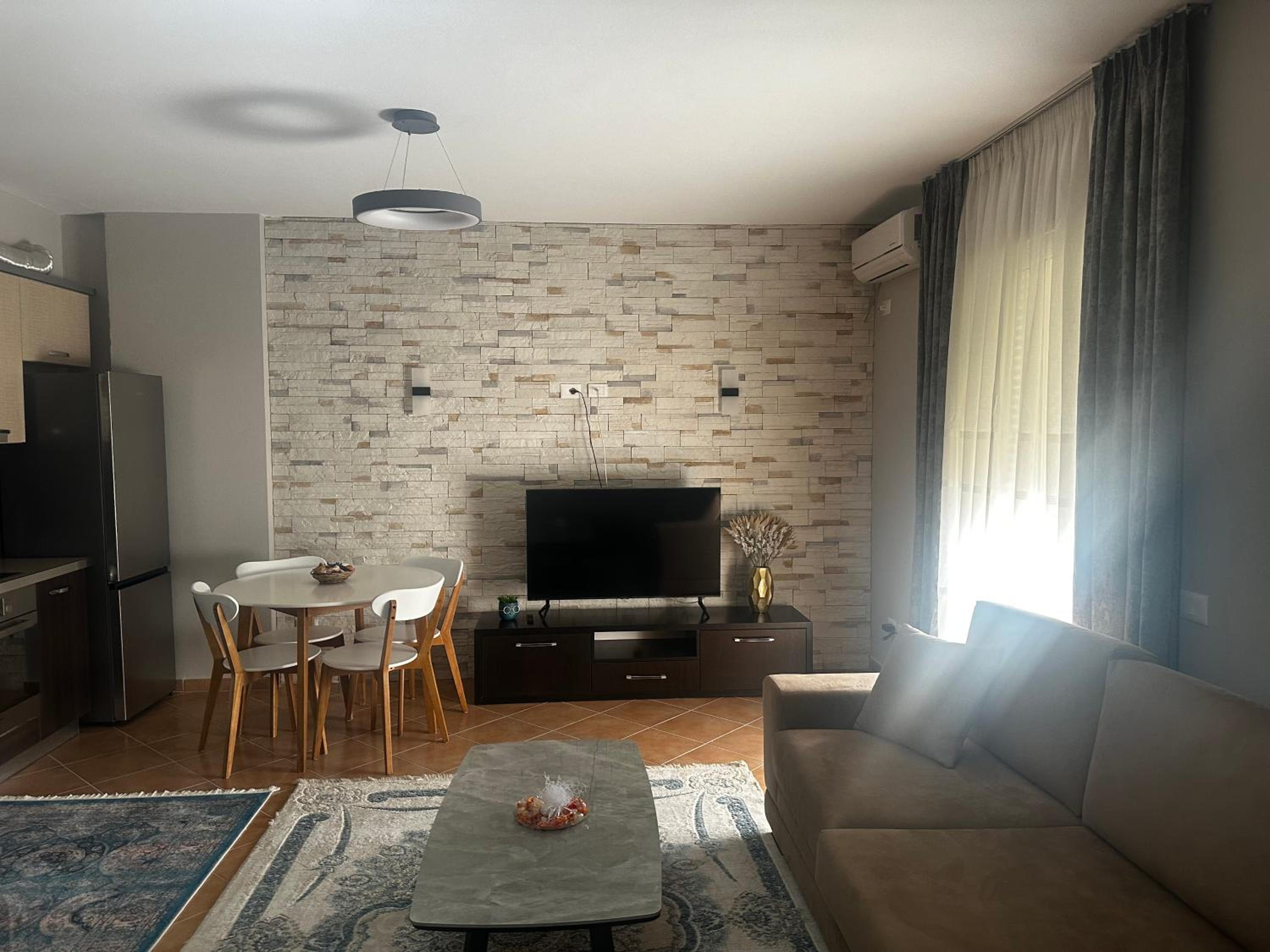 Dea Apartament Durrës, Golem