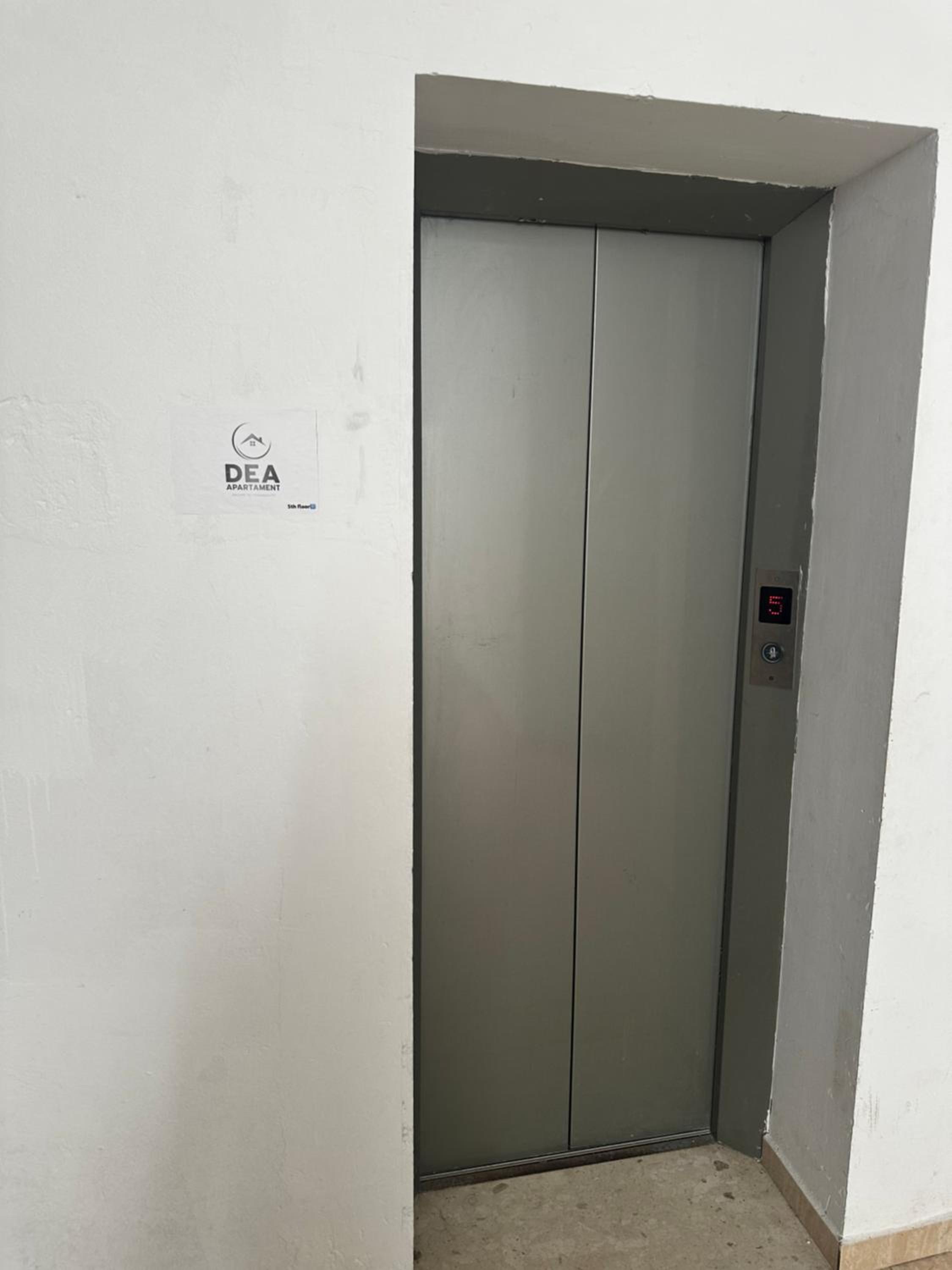 Dea Apartament Durrës, Golem