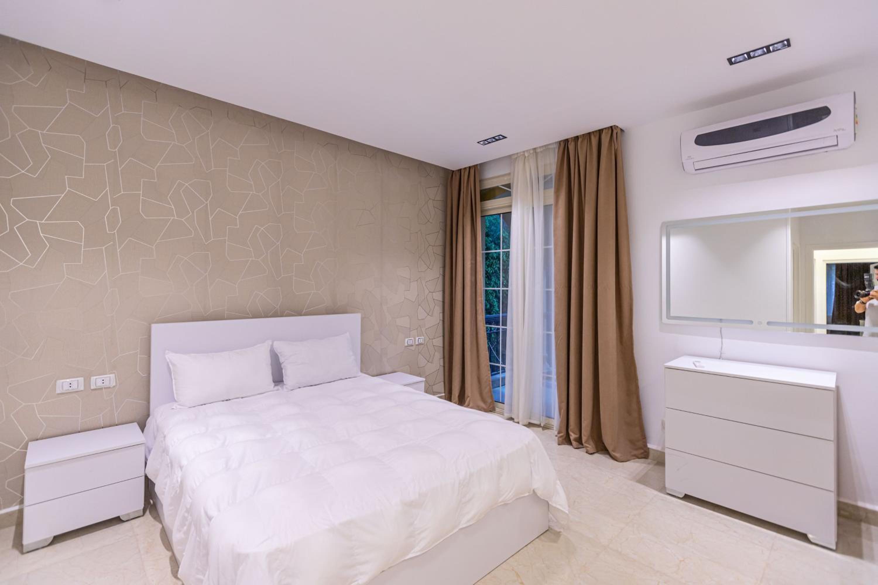 Host Prime - Paradise Villa with Pool at Rehab City