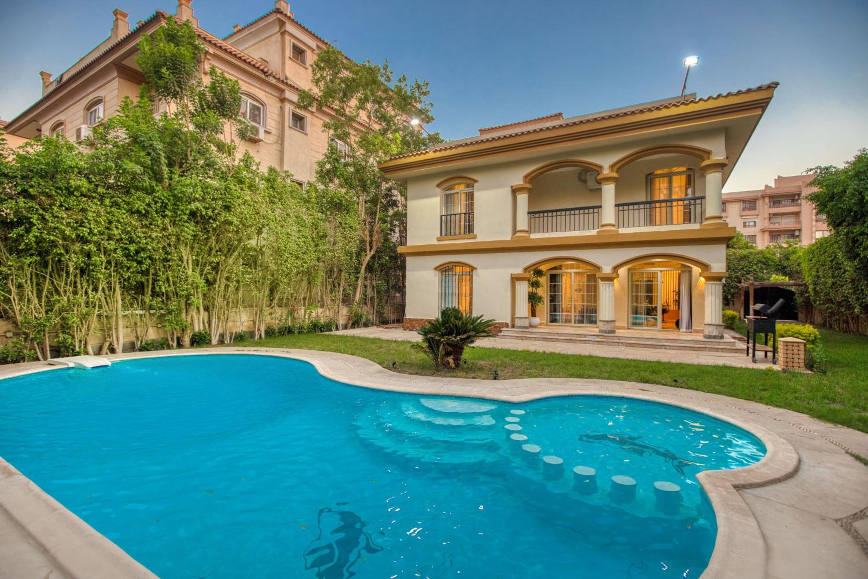 Host Prime - Paradise Villa with Pool at Rehab City
