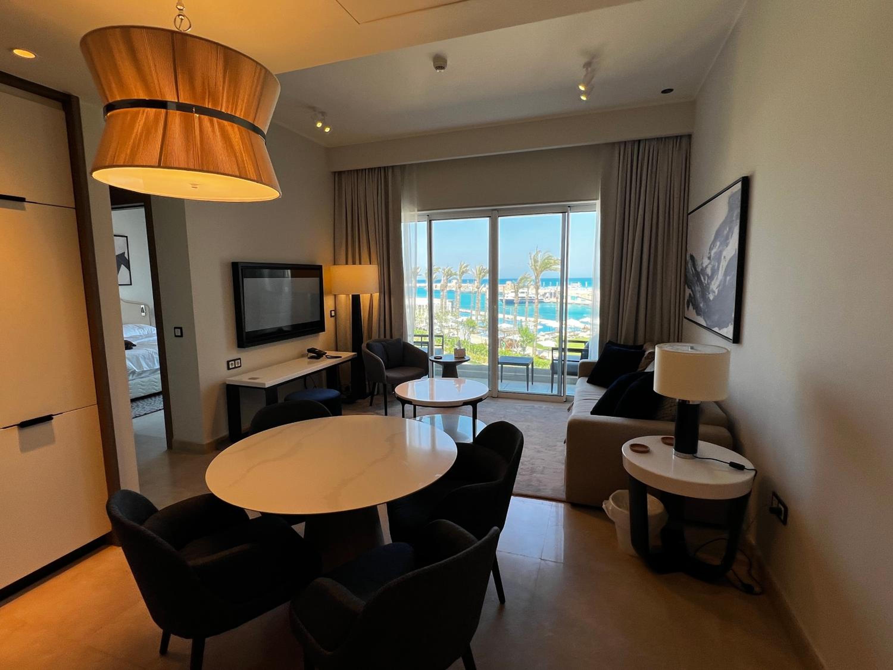 Marassi, Luxury Suite in Address Beach resort! service apartment