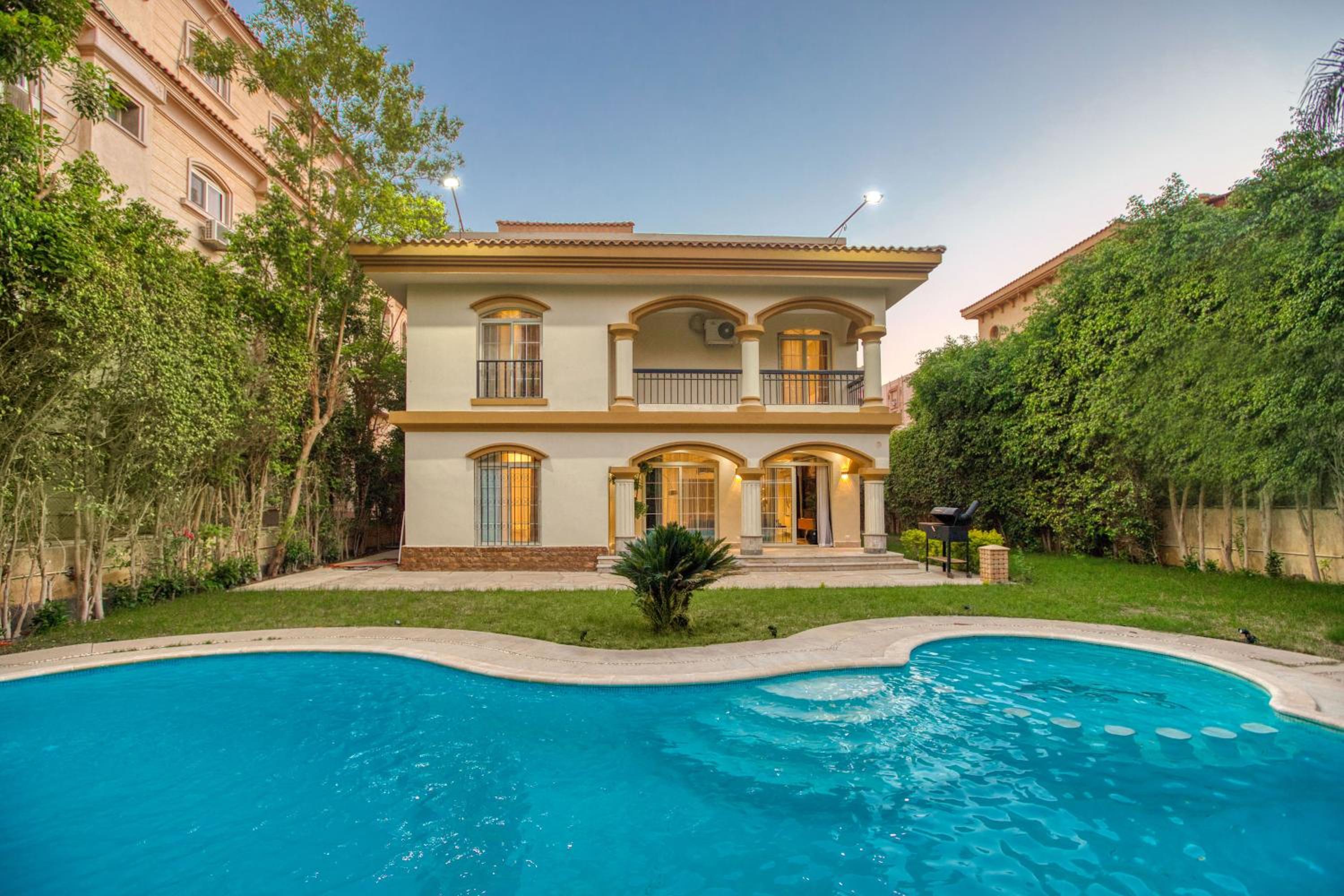 Host Prime - Paradise Villa with Pool at Rehab City